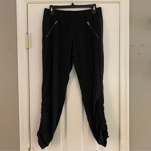 Athleta Womens Black Ruched Ankle Cropped Pants With Zipper Pockets Size 4